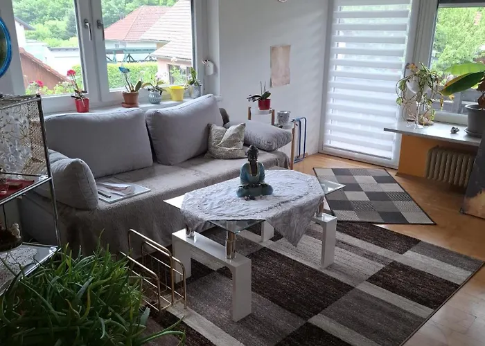 Veronika فروهينليتين